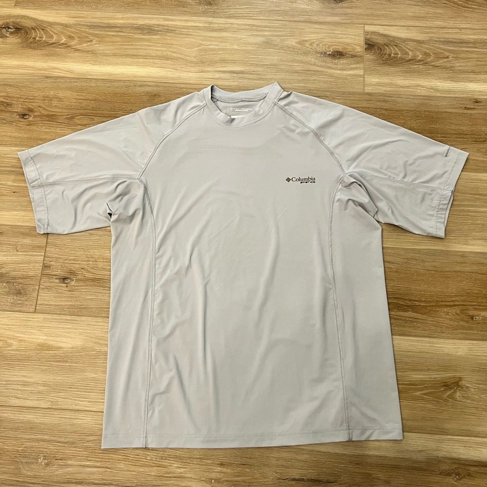 COLUMBIA PFG Men’s Omni-Freeze Top Size Medium